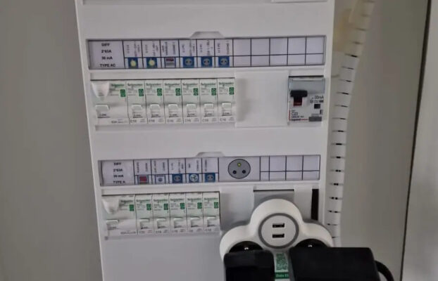 Pose de prise de charge pour Véhicule électrique Green Up à Puilboreau