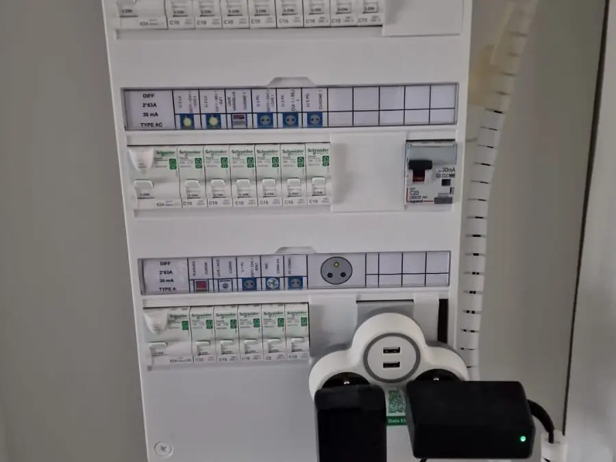 Pose de prise de charge pour Véhicule électrique Green Up à Puilboreau