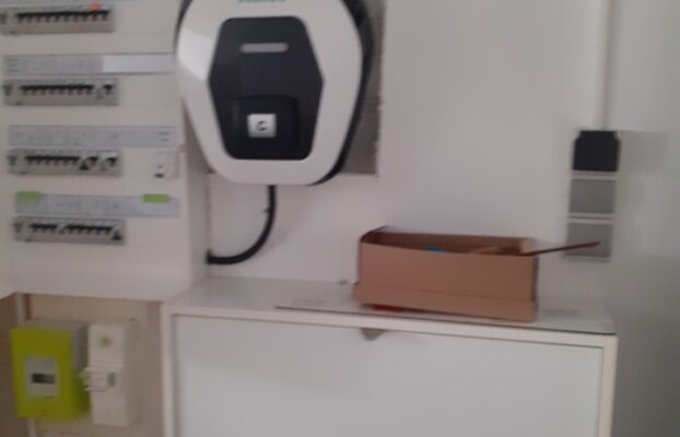 Installation d’une borne de recharge e-Solutions Peugeot