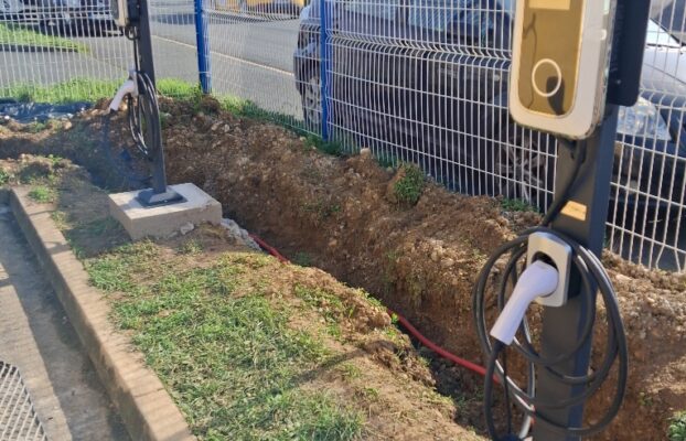 Installation de borne Véhicule électrique IRVE 7 KW à La Rochelle Périgny